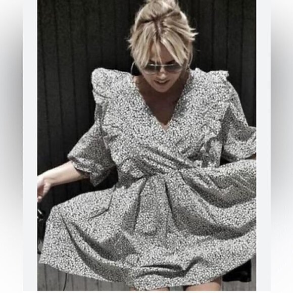 H&M Floral Puff Sleeve Dress with Ruffles, Sz M - Picture 6 of 15